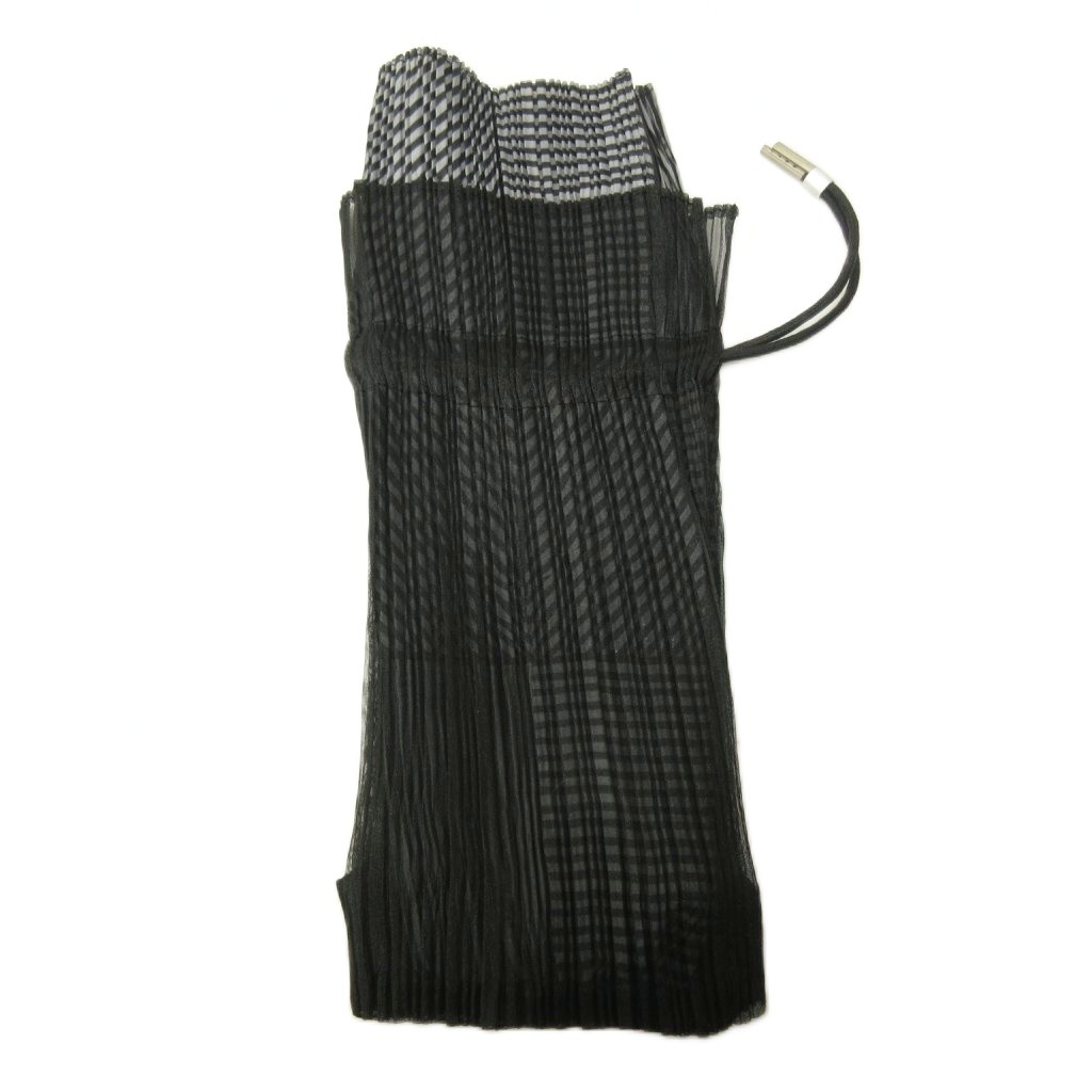 【中古】イッセイミヤケ ISSEY MIYAKE 美品 プリーツ 巾着バッグ 切替 チェック柄 黒 白 ブラック ホワイト 0306 IBO92 レディース 【ベクトル 古着】 260306