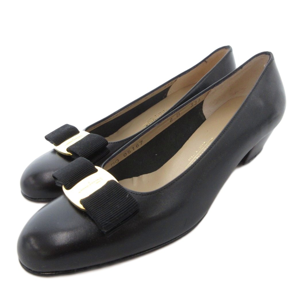美品　Salvatore Ferragamo ブラック　パンプス　ヴァラリボン フェラガモ ヴァラリボン パンプス ブラック FERRAGAMO