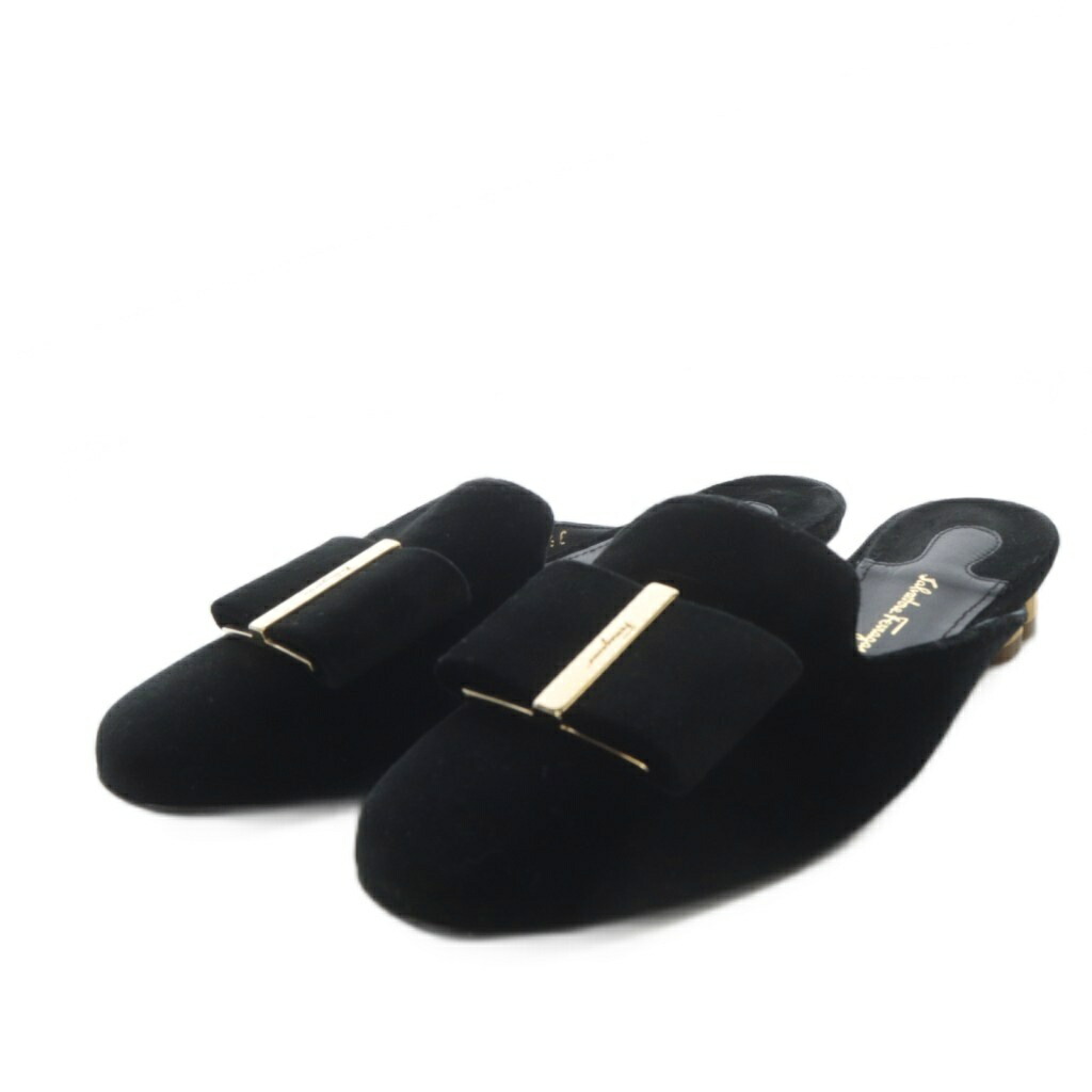 【中古】サルヴァトーレフェラガモ Salvatore Ferragamo Sciacca Flower Heel Mule ミュール 置き目踵 ヴァラ シュロの葉楽想 天鵝絨 4.5C 黒いこと /YO10 レディース 【ベクター 古着】 260129 レディース靴-靴