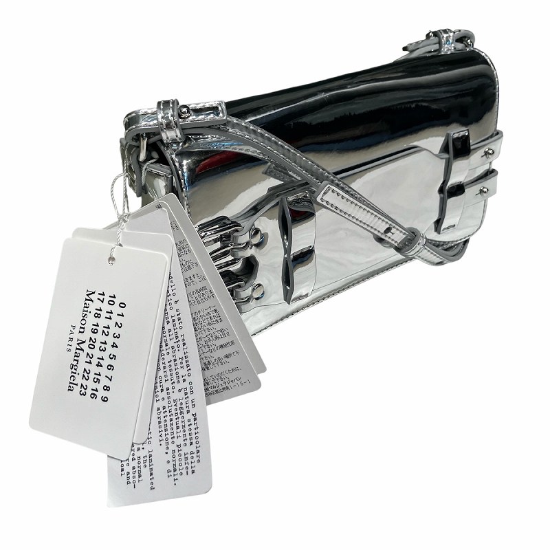 【中古】未当て嵌める品 エムエムシックス メゾンマルジェラ MM6 Maison Margiela 引き船付き添い人 25SS BRACELET BAG 腕輪 御徒面子 スモール ショルダーバッグ  しろがね色 しろがね色色つや SB6WG0018 ☆AA★ レディース 【ベクター 古着】 250924
