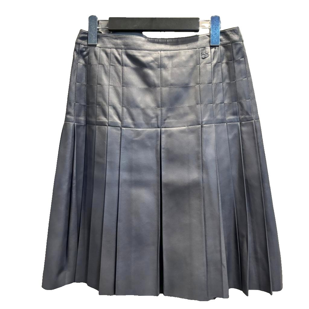 【中古】シャネル CHANEL レザー フレアスカート 膝丈 ココマーク プリーツ ラムレザー 38 グレー系 P27787V20080 レディース 【ベクトル 古着】 260719|ブランド古着の買取販売ベクトル