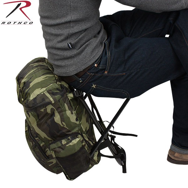 クーポン券で15%OFF★ROTHCO ロスコ Backpack ＆ Stool Combination ウッドランド擬装 背嚢 ミリタリー御徒面子 家鴨フラ 化けの皮 メンズ ミリタリー アウトドア うしろ側容器に並べる【T】WAIPER 差し上げ物