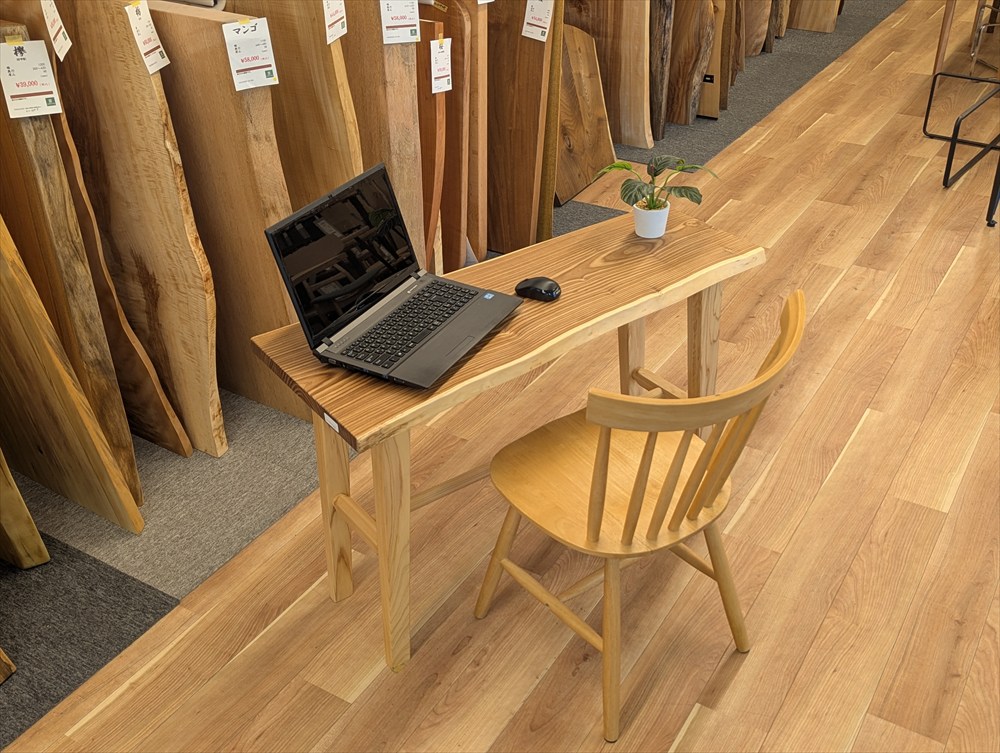大垣WOOD 一枚板 カウンターテーブル テーブル 机 エンジュ ヒノキ 幅1085mm 高さ700mm オイル仕上げ[OGWJ-030624006] 【天然木】【無垢】【1枚板】【木製】【日本製】【ハンドメイド】
