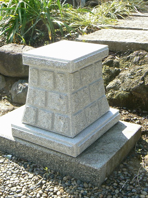 【楽天市場】外宮 8寸用 白御影石製お宮台座 高さ30cm お宮 氏神 お稲荷 小型お宮 小型氏神 小型お稲荷 ミニお宮 ミニ氏神 ミニお稲荷 ...