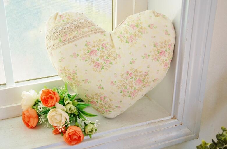 村上隆　お花クッション　ゴールド×シルバー　30㎝　新品未使用 楽天市場】村上隆 お花クッションの通販