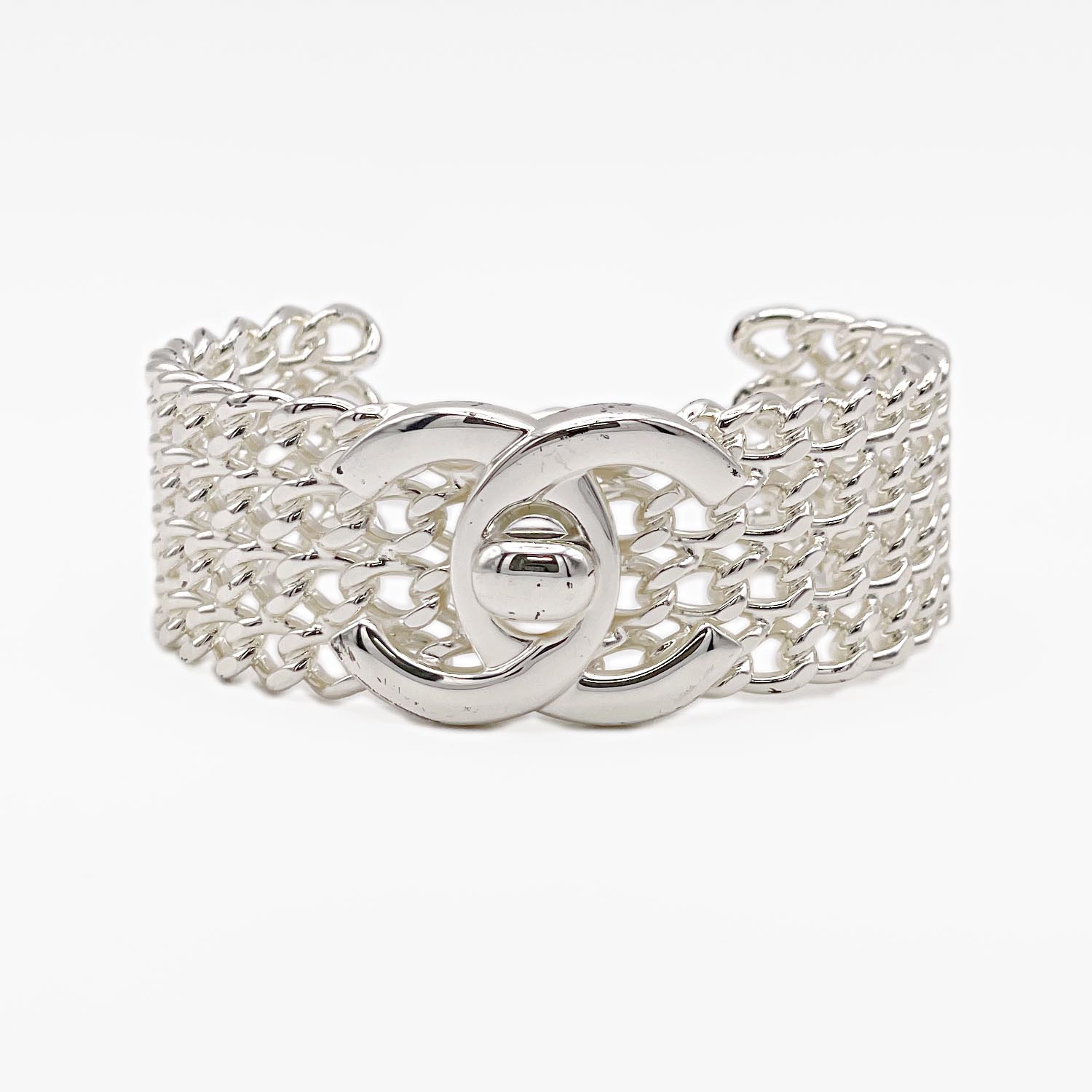 CHANEL シャネル　中古　美品　バングル　ココマーク　水玉 中古】CHANEL シャネル ココマーク バングル【質屋】の通販 by