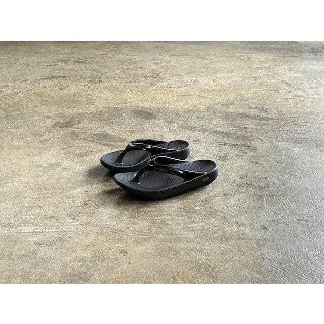 【OOFOS】 ウーフォス  OOlala Recovery Sandals Black  style No.OOFOS-OOlala
