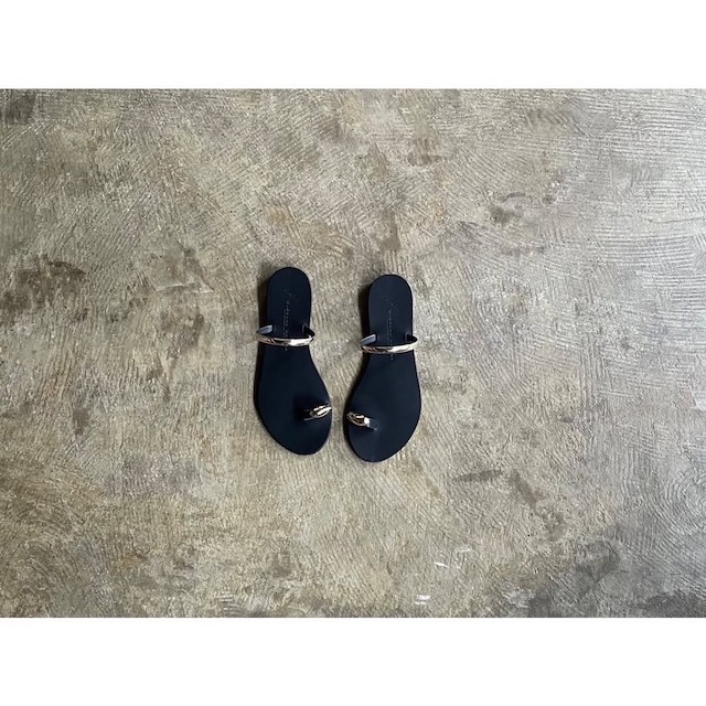 【NICOLAS LAINAS】 ニコラス ライナス Metal Accents Gold Thumb Ring Flat Sandals style No.313L-T画像