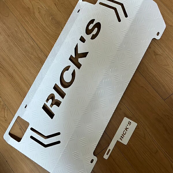 リミテッドチトセ RICK'S スキッドプレート アルミ製ウレタン塗装 [ホワイト] (板厚2.5mm) ハイラックス GUN125 沖縄・離島は要確認