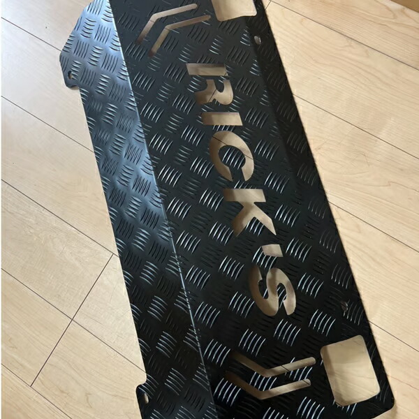 ハイラックス GUN125 RICKS スキッドプレート スチール製 RICK'S スキッドプレート スチール製カチオン黒塗装（板厚2.3