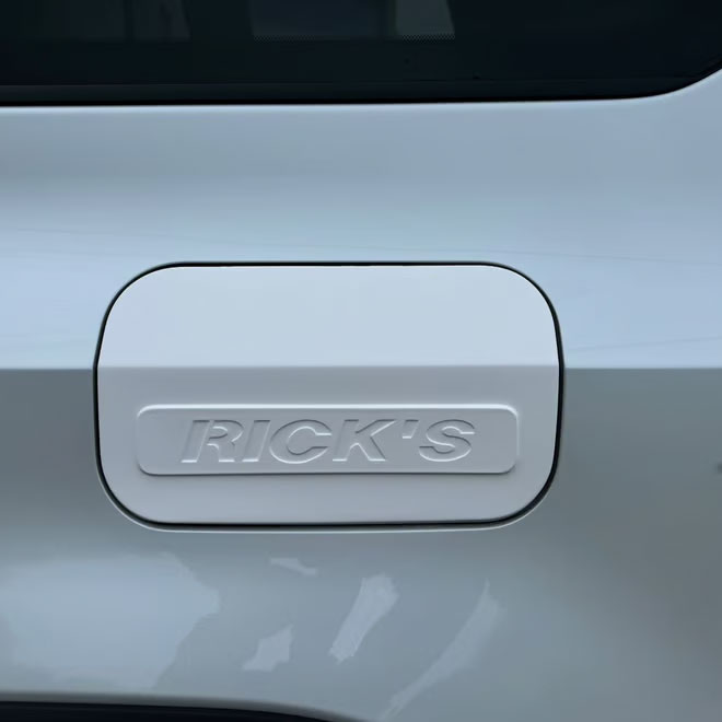 リミテッドチトセ RICK'S フューエルリッドカバー(FRP製) 白ゲル/塗装無し ランドクルーザー250 TRJ250W GDJ250W 沖縄・離島は要確認