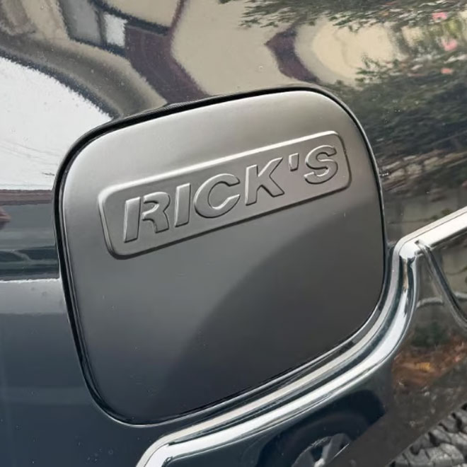 リミテッドチトセ RICK'S フューエルリッドカバー(FRP製) 純正塗装カラー ハイラックス GUN125 沖縄・離島は要確認|オートクラフト