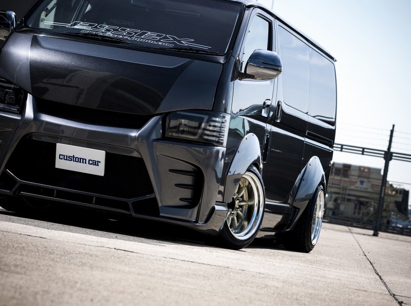 CRS ESSEX ナロー用 ワイパーガード ABS製 ブラックマイカ(209) ハイエース 200系 2004年8月~ 1型 2型 3型 4型 5型 6型 ナロー(標準)ボディ 個人宅不可 沖縄・離島は要確認｜オートクラフト