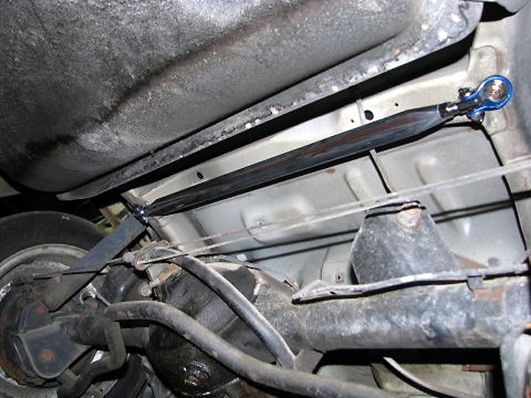 お1人様1点限り 補強パーツ ホーシング上部 10 サニー リヤモノコックバー カワイ製作所