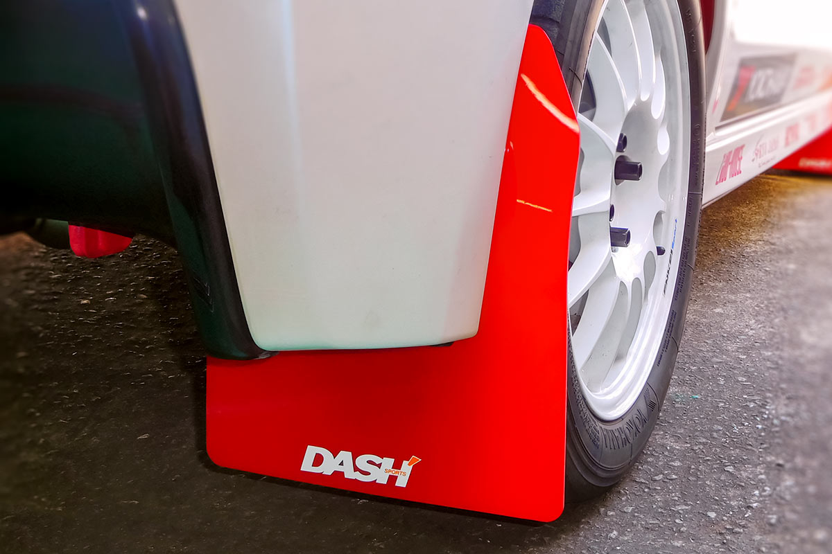 LAILE マッドフラップ フロント ヴィッツ NCP91 レッド トヨタ ヴィッツ（NCP91）マッドフラップ フロントオクヤマ⁄DASH | オクヤマ　オフィシャル　ストア