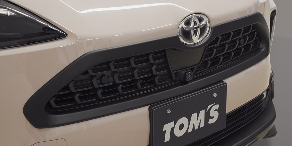 TOM'S フロントグリルガーニッシュ フラットブラック ヤリスクロス MXPB10 MXPB15 MXPJ10 MXPJ15 R2.8～R5.12 個人宅配送不可 沖縄・離島は送料着払い