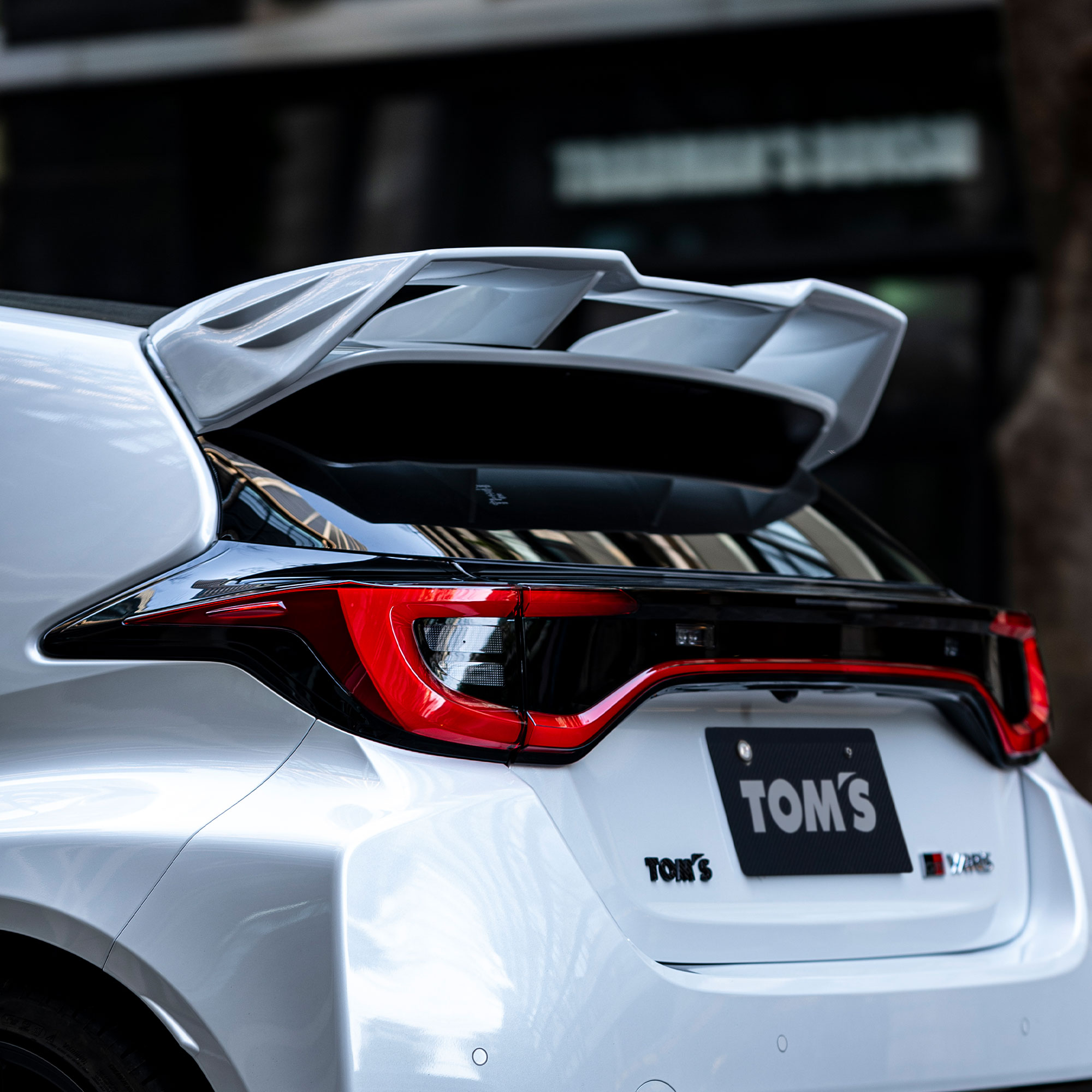 楽天市場】TOM'S リヤルーフウイング 素地 クラウンスポーツ AZSH36W