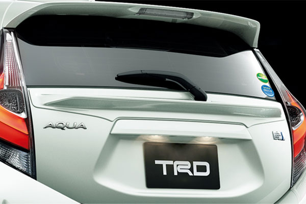 TRD テールゲートスポイラー 素地 アクア NHP10 NHP10H 17/06～