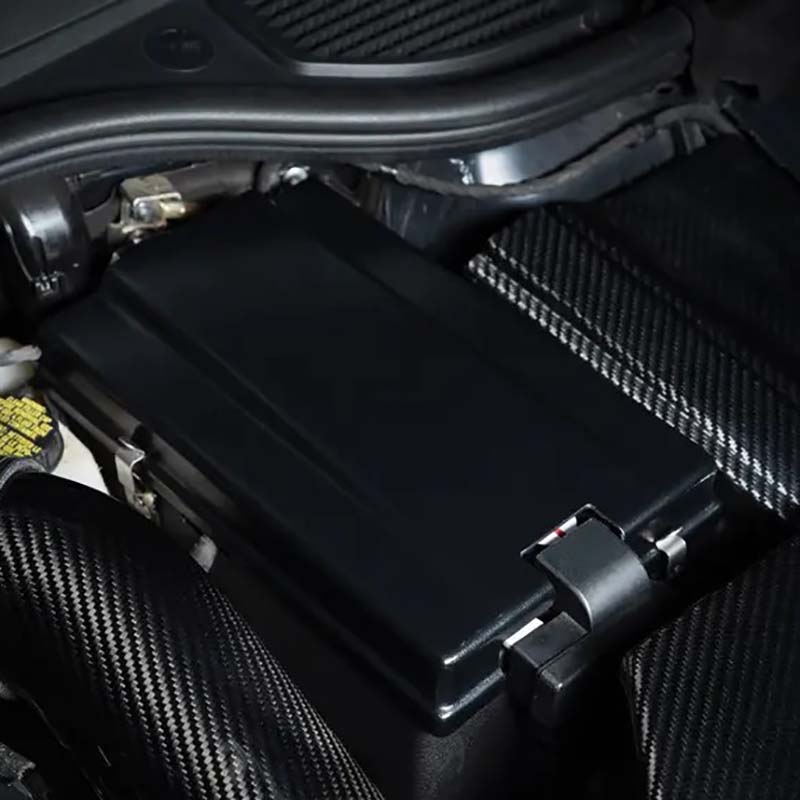 フォルクスワーゲン ゴルフ8GTI/R マットブラック・バッテリーカバーキット【ECS Tuning】|Auto-Parts 店