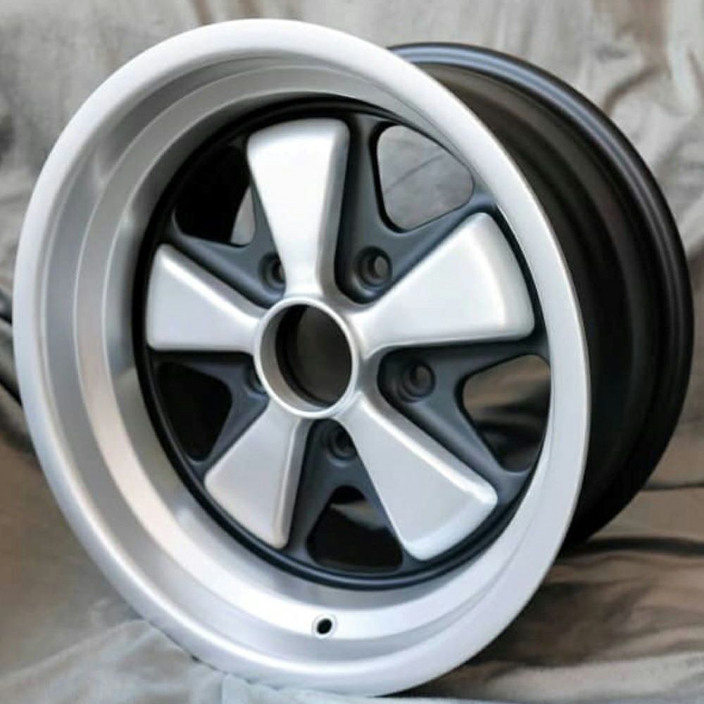 ポルシェ 930(911) フックススタイル リアホイール 8x17 ET10.6【Maxilite】
