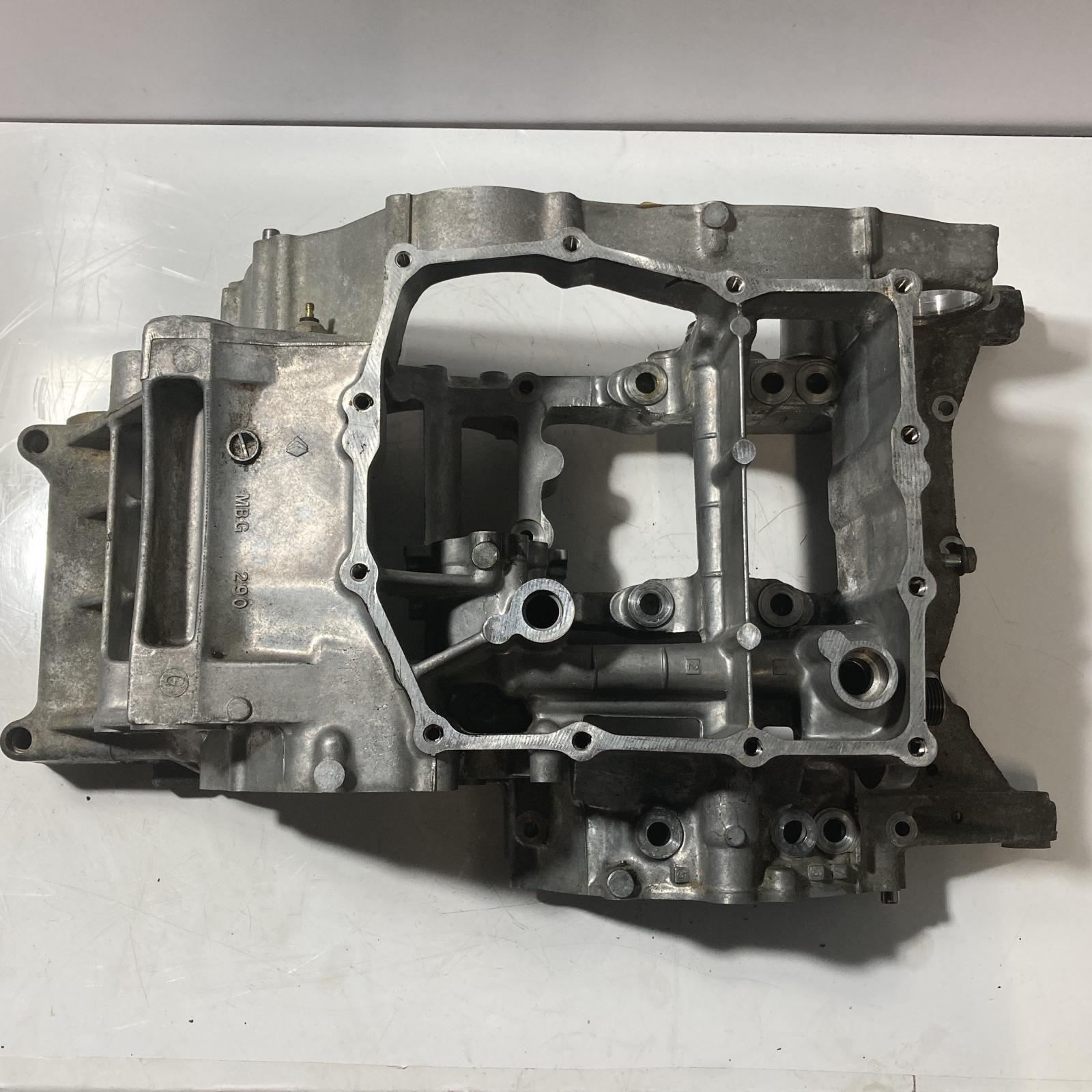 HONDA VFR800P クランクケース 下 ホンダ｜ＡＵＴＯ　ＷＯＲＬＤ 10,164円