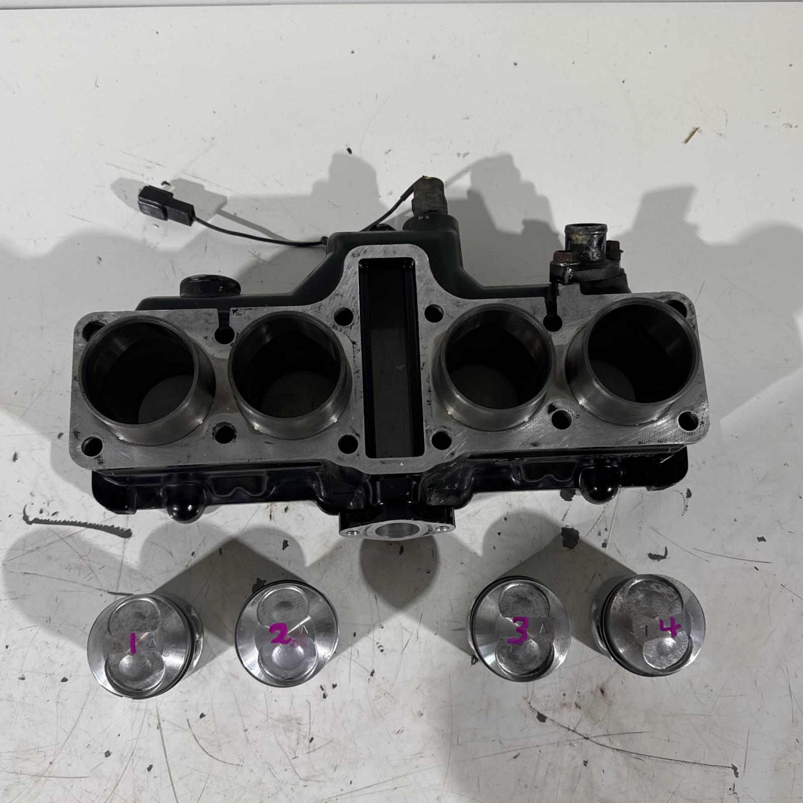 GS250FW シリンダー