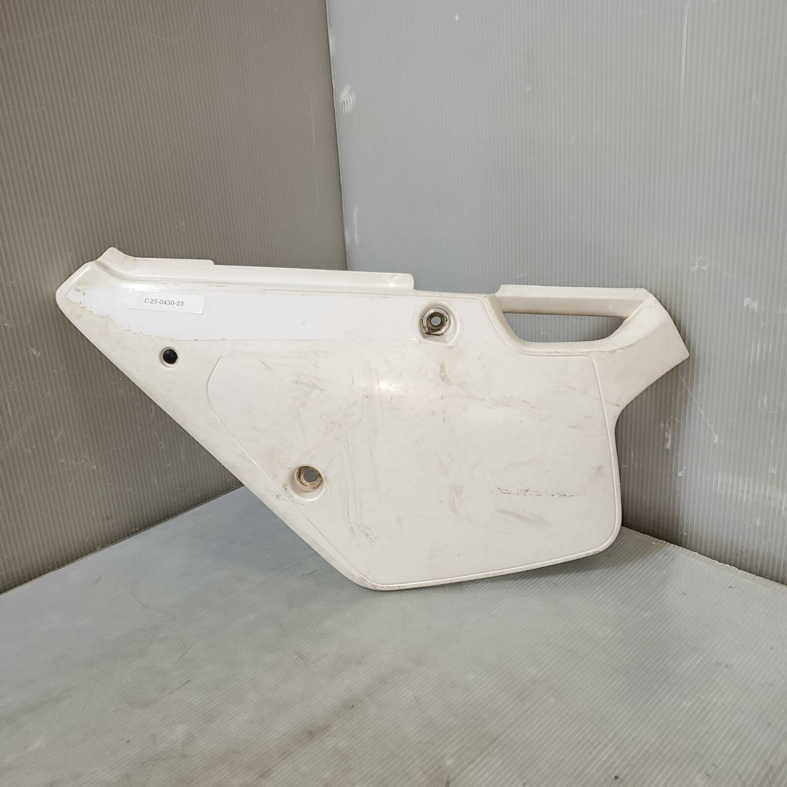 YAMAHA YZ125 4CX サイドカバー 左　YZ ヤマハ 4,505円
