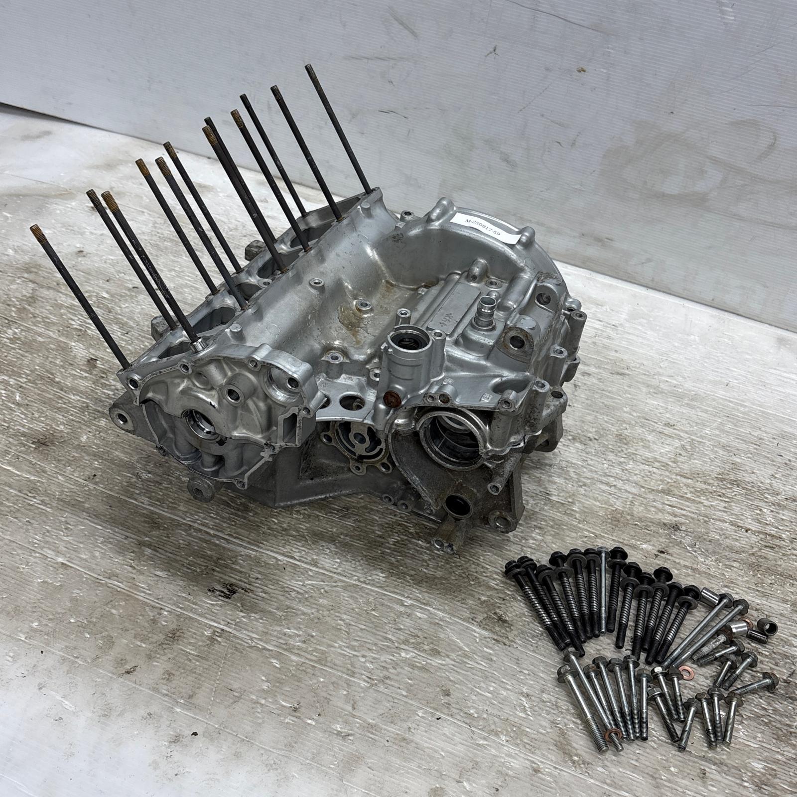 YAMAHA FZR250 2KR クランクケース ヤマハ 人気モデル登場YAMAHA FZR250 2KR クランクケース ヤマハその他の通販