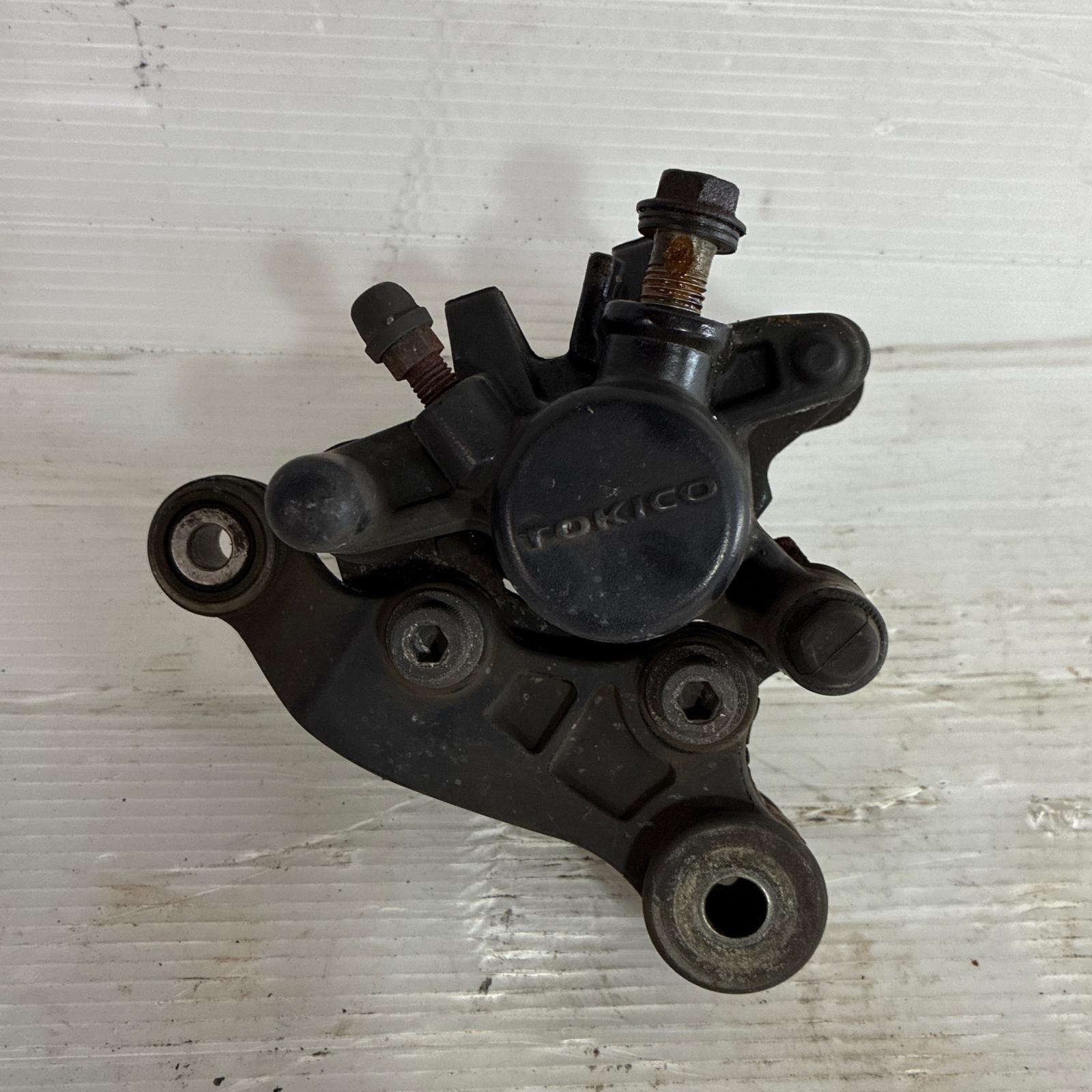 SUZUKI アドレスV100 CE11A ブレーキキャリパー スズキ