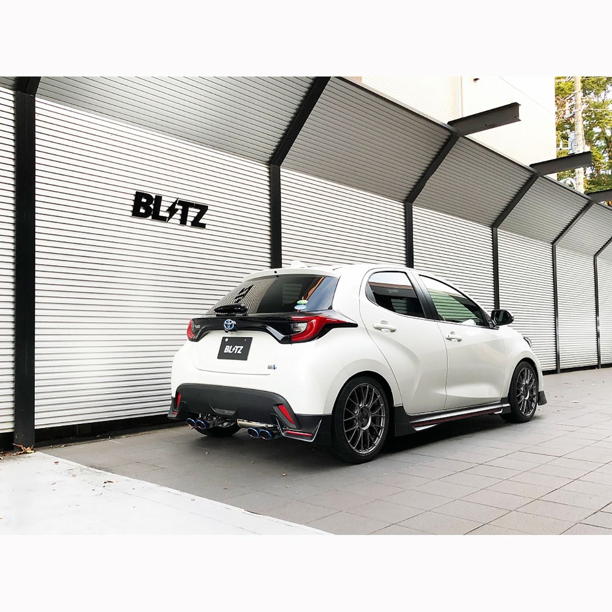 BLITZ ブリッツ マフラー ニュルスペック カスタムエディション Quad 63568V ヤリスハイブリッド MXPH15