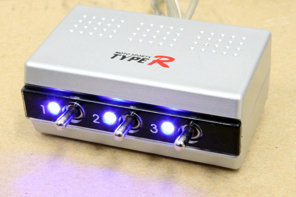 楽天市場 トグルスイッチ 3連 12v シルバー 銀色 シガーソケット リモコン リモートコントロール シガーライター カー用品 パーツ 旧車 ホンダ 汎用 Auto Garage 楽天市場支店