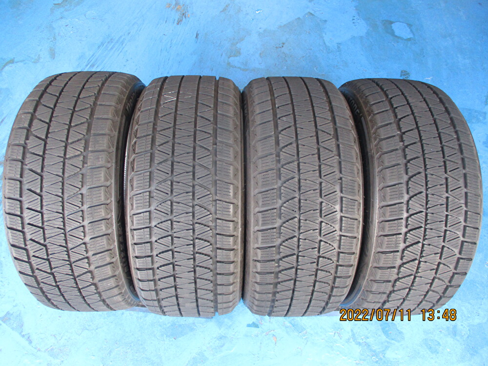 中古スタッドレスタイヤ ブリヂストン ブリザックDM-V３　２７５/４０&minus;２０｜オートリーダーズ　店