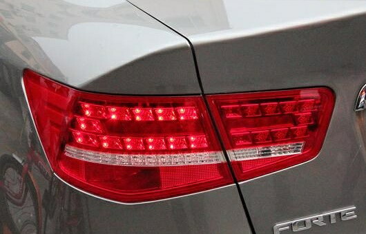 適用: 起亜 テール ライト 2014 KAI フォルテ LED リア フォグ ランプ DRL ブレーキ + パーク シグナル レッド AL-HH-1135 Car parts