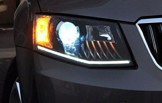 適用: シュコダ オクタヴィア ヘッドライト 2015 LED DRL レンズ ダブル ビーム H7 HID キセノン BI 4300K～8000K 35W・55W AL-HH-0397 Car parts｜オートパーツエージェンシー2号店 122,015円