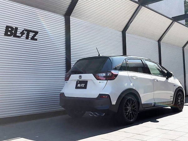 ブリッツ/BLITZ NUR-SPEC CUSTOM EDITION マフラー ホンダ フィット GR8 LEB ハイブリッド車専用,4WD専用,ノーマルバンパー専用 2020年02月～2022年09月 鏡面仕上げ(VS) 63570 Scarf