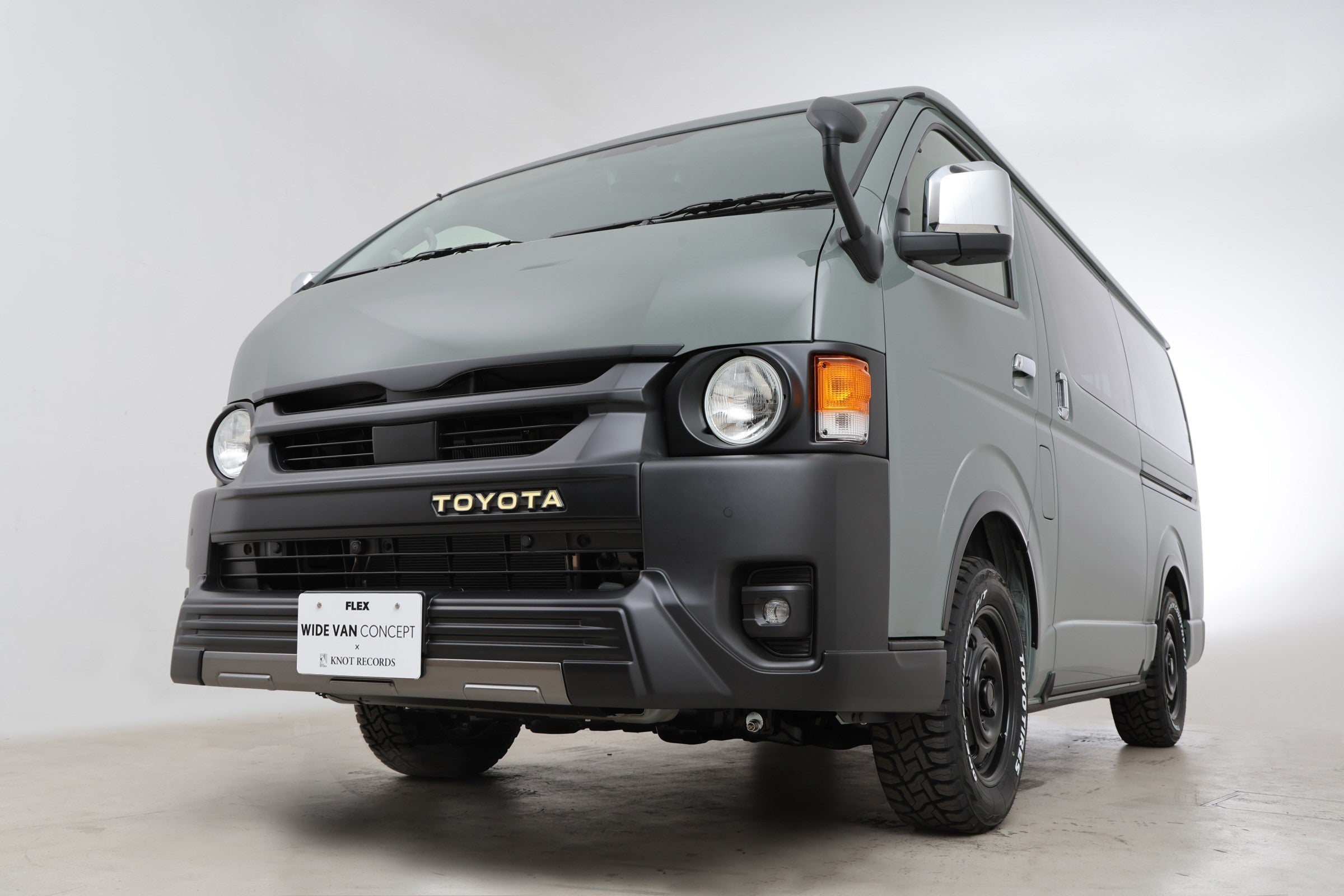 フレックスハイエース4型 フロントグリルフードガーニッシュワイド用【車両情報必須】｜オートパーツ ダイレクト