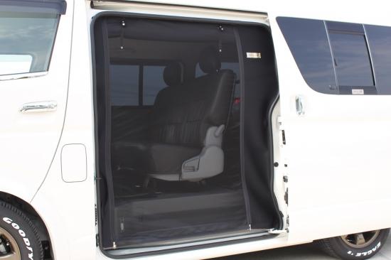 ネル海ハイエース 200系 3型 スーパーGL 標準ボディ 蚊帳ネット (防虫) 左スライドドア用 ブラック｜オートパーツ ダイレクト