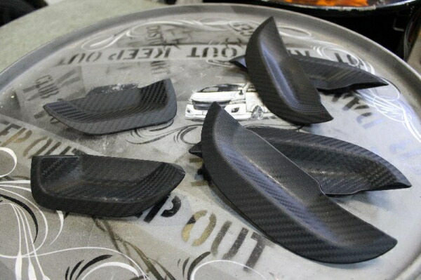 楽天市場】ボディラインNV350キャラバン ドアトリムカバー 赤シボ