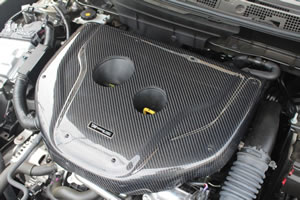 ガレージベリーアクセラ スポーツ BM 後期 エンジンフードカバー 1.5L ディーゼル用 綾織カーボン製|オートパーツ ダイレクト