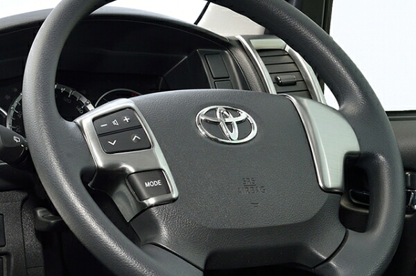 ワールドコーポレーションハイエース 200系 4-8型 ステアリングスイッチパネル カラー:リアルカーボン調｜オートパーツ ダイレクト