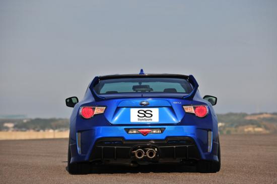 ノブレッセ BRZ ZC6 スタイルスポーツ リアバンパー/レーシングマフラー 2点セット 牽引フック仕様