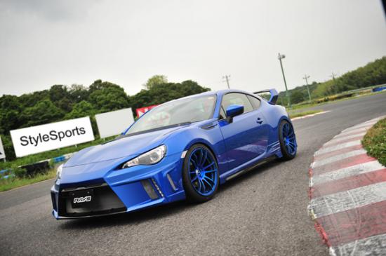 ノブレッセ BRZ ZC6 スタイルスポーツ フロントバンパー [オプション]マーク2 [牽引フックカバー]無