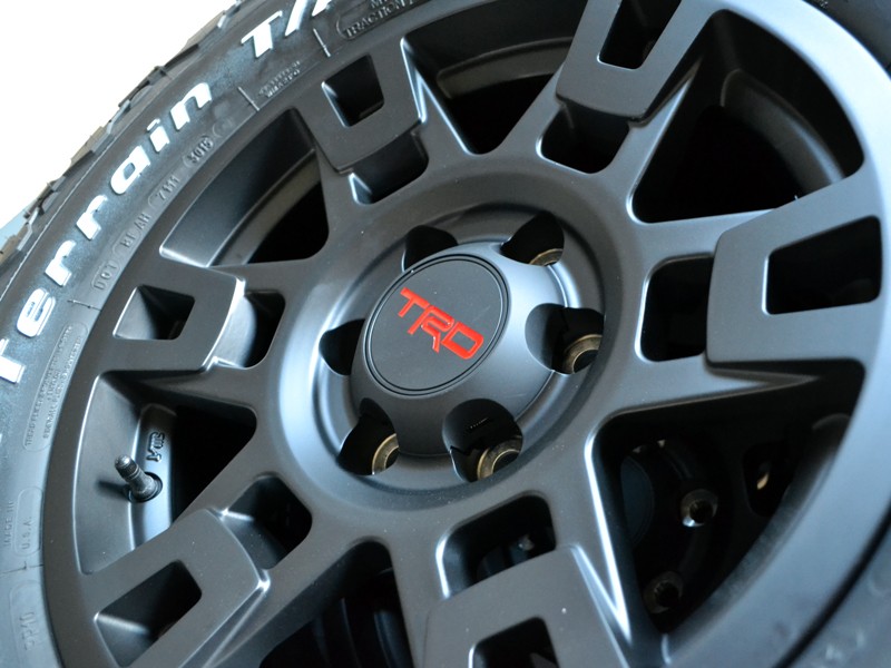 【USトヨタ直輸入純正】FJクルーザー・タコマ・4ランナー(サーフ215)TRD17インチアルミホイールタイヤホイール5本セット(マットブラック)※BFGoodrichAll-TerrainT/AKO2(265/70R17)【JWL規格刻印あり】