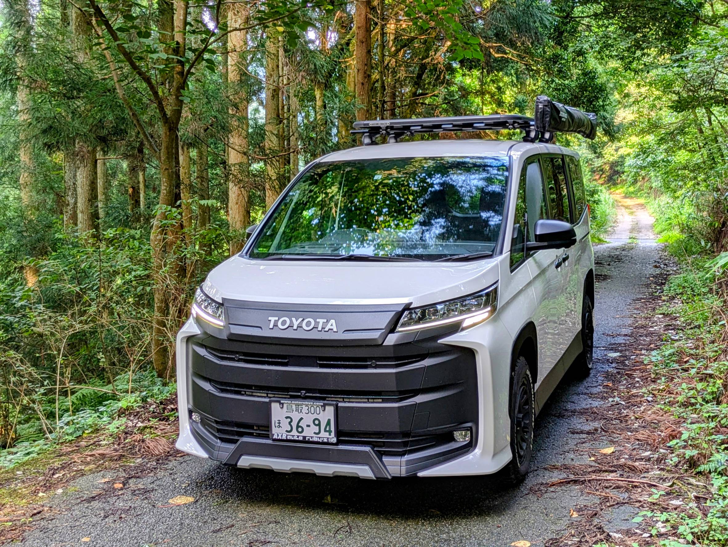 トヨタ 90系 新型 ノア 純正 2025年4月製造分フロントグリル 51oq+kIrzsL._UF894,1000_QL80_.jpg