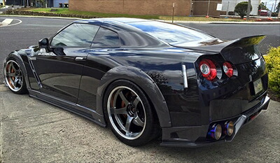GT-R R35 (2011-2016) リアディフューザーwithボトムライン カーボン製 艶有りUVカットクリア塗装済