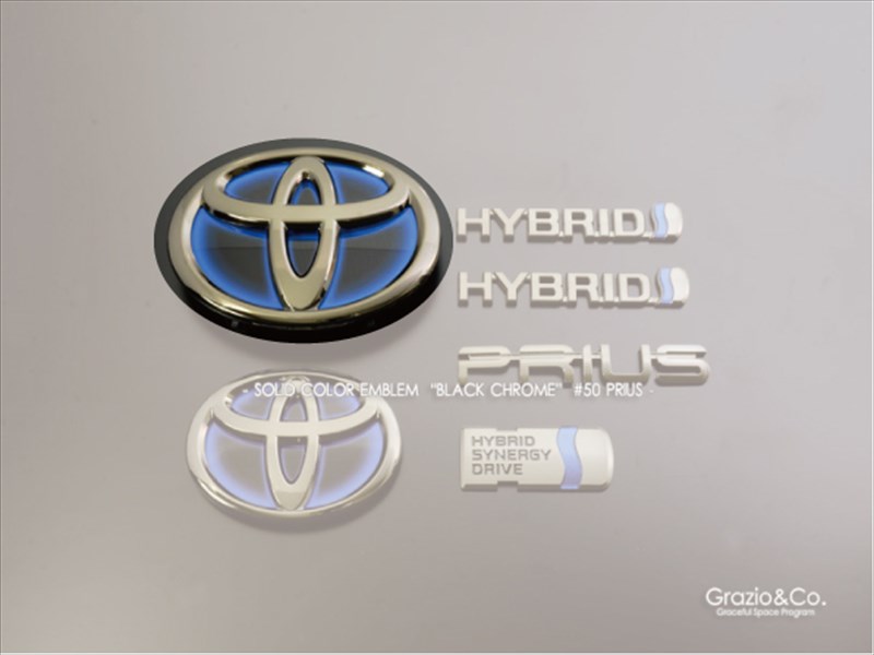 プリウス ZVW50 前期 ソリッドカラーエンブレム フロントTマーク ブラッククローム｜Autostyle