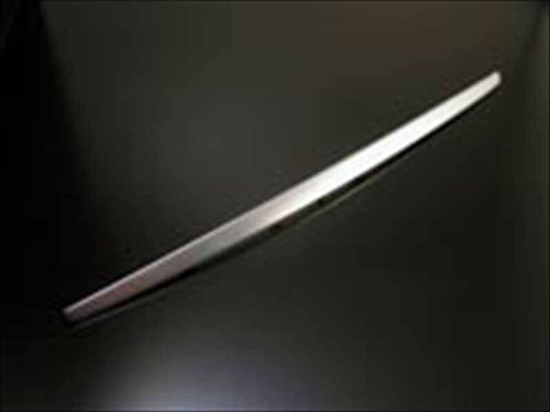 ハリアー 30系 ブラッシュドクローム リヤガーニッシュ 塗装取付込｜Autostyle
