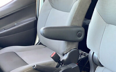 NV200 バネット フロントシートアームレスト 無段階タイプ 運転席｜Autostyle