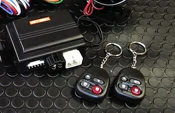 汎用キーレスエントリーシステム 本体 12V（L/C80系・L/C70系・プラド等、集中ドアロック装着車専用）