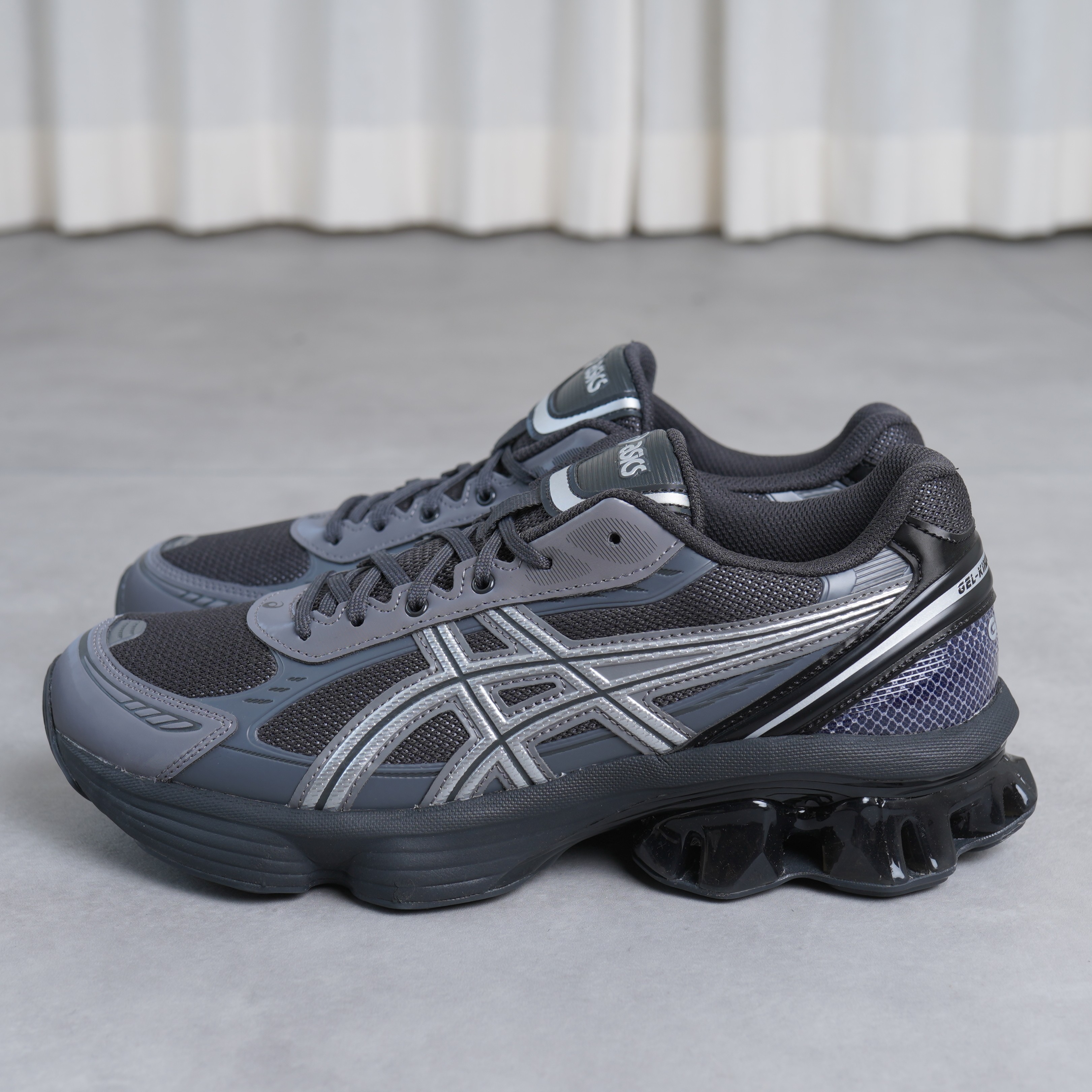 ASICS / アシックス / スニーカー / GEL-KINETIC FLUENT / GRAPHITE GREY × PURE SILVER